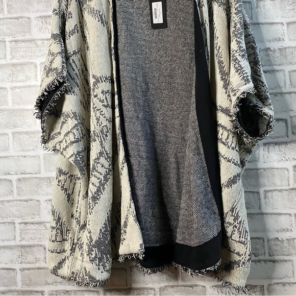 Skin White & Black Casual Cardigan - Picture 2 of 11